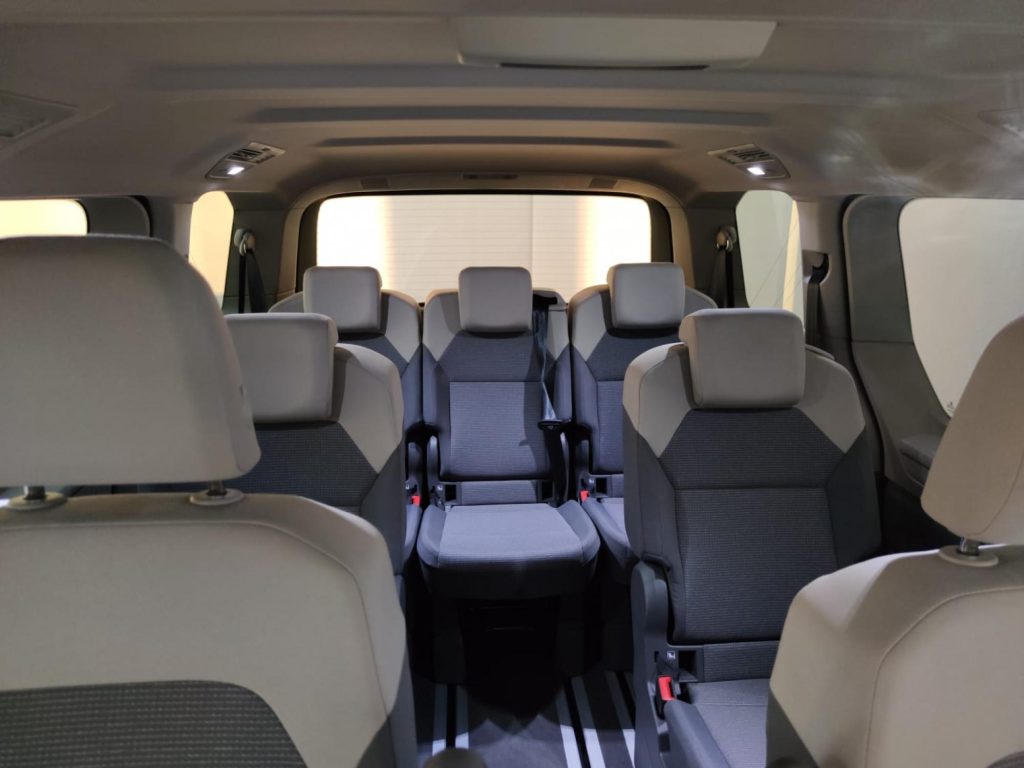 VOLKSWAGEN MULTIVAN Gasolina 2023 segunda-mano Jaén