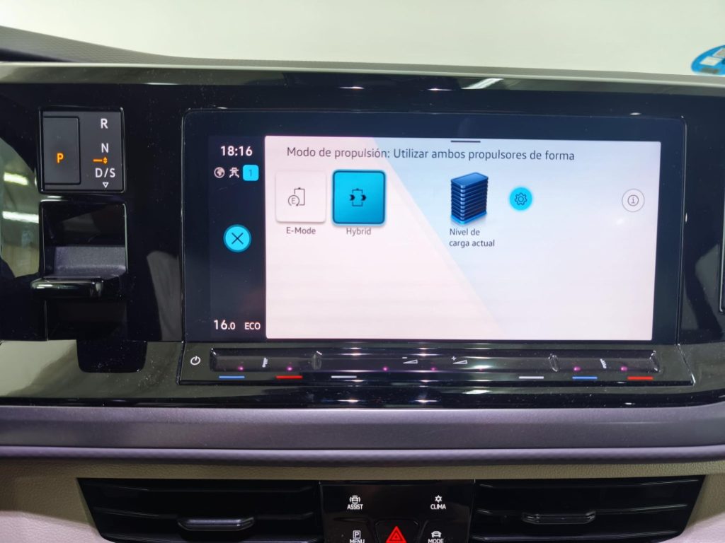 VOLKSWAGEN MULTIVAN Gasolina 2024 km 0 Jaén