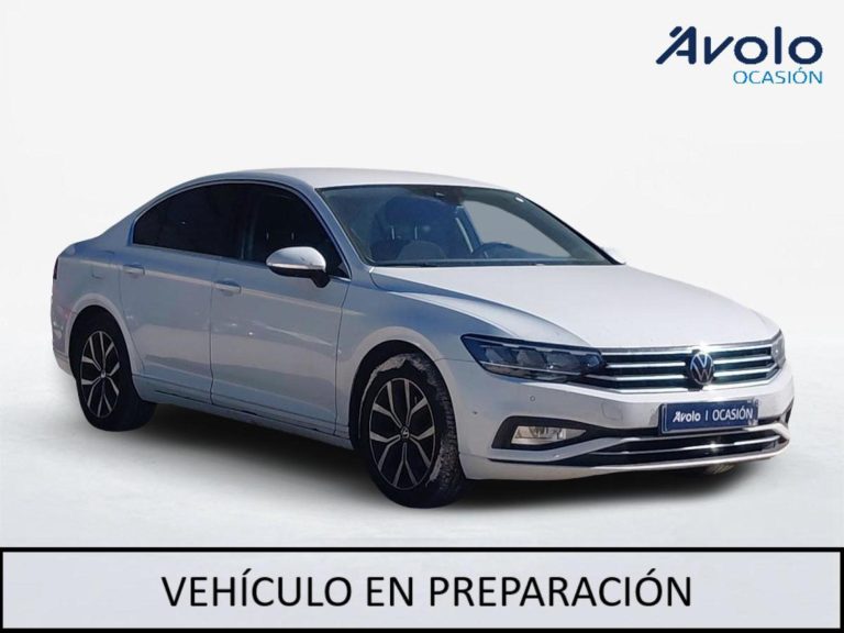VOLKSWAGEN PASSAT Diesel 2022 segunda-mano Jaén