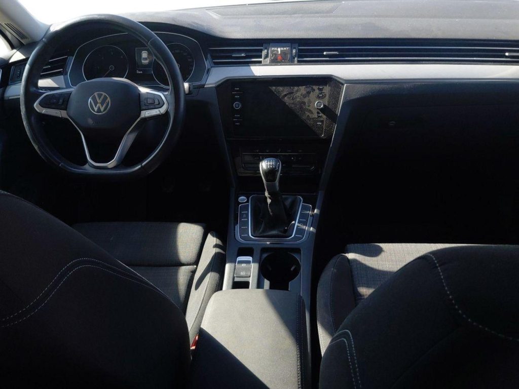 VOLKSWAGEN PASSAT Diesel 2022 segunda-mano Jaén