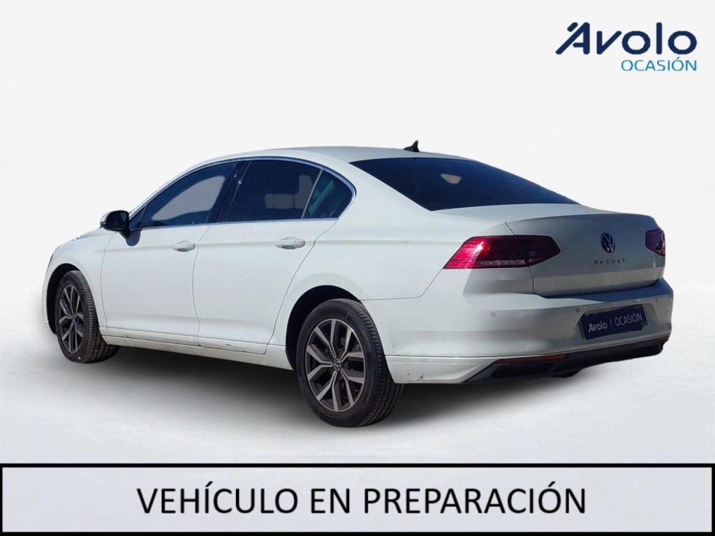 VOLKSWAGEN PASSAT Diesel 2022 segunda-mano Jaén