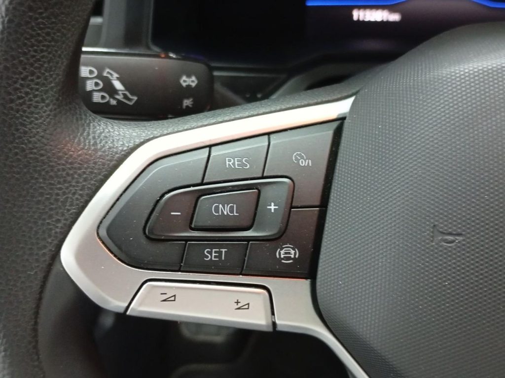 VOLKSWAGEN POLO Gasolina 2022 segunda-mano Granada