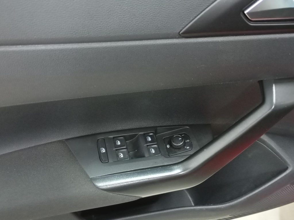 VOLKSWAGEN POLO Gasolina 2022 segunda-mano Granada