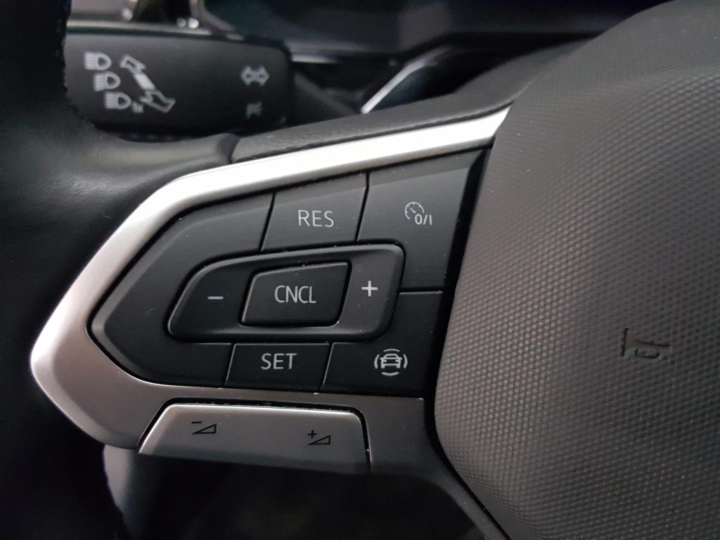 VOLKSWAGEN POLO Gasolina 2024 segunda-mano Jaén