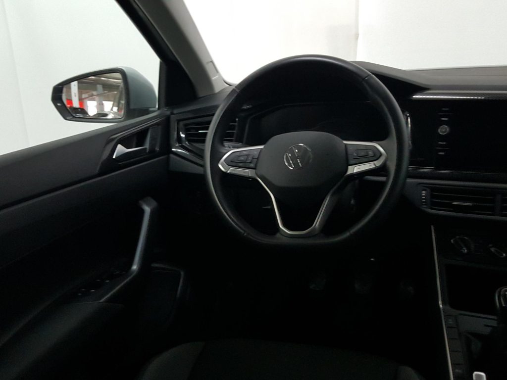 VOLKSWAGEN POLO Gasolina 2024 segunda-mano Jaén