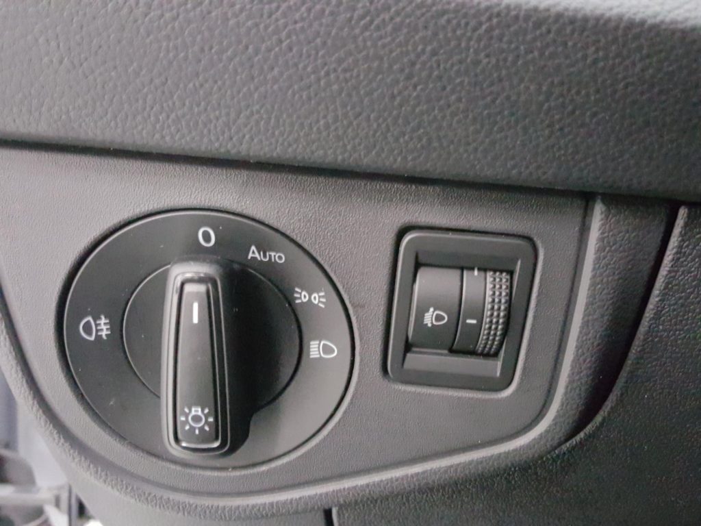 VOLKSWAGEN POLO Gasolina 2024 segunda-mano Jaén