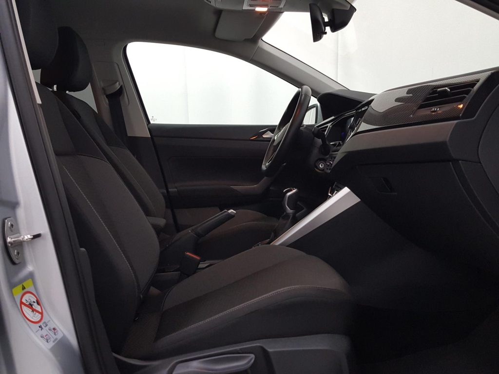 VOLKSWAGEN POLO Gasolina 2024 segunda-mano Jaén
