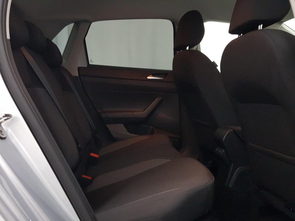 VOLKSWAGEN POLO Gasolina 2024 segunda-mano Jaén