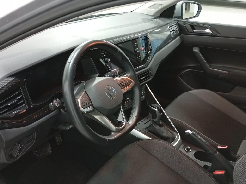 VOLKSWAGEN POLO Gasolina 2024 segunda-mano Jaén
