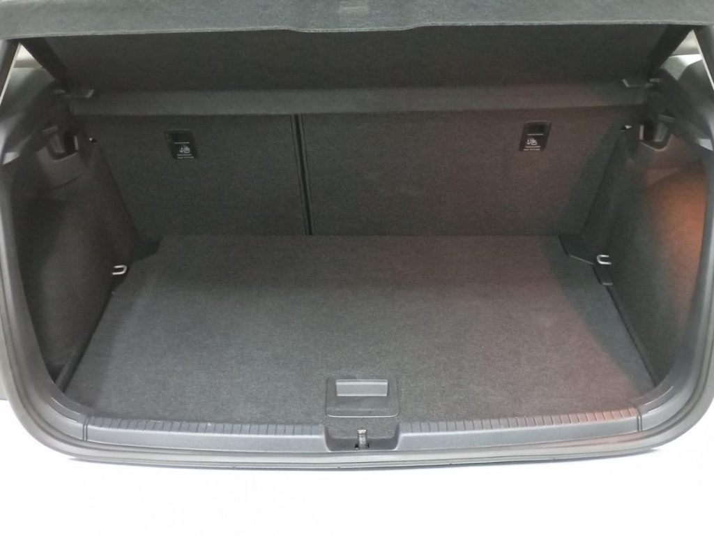 VOLKSWAGEN POLO Gasolina 2024 segunda-mano Jaén