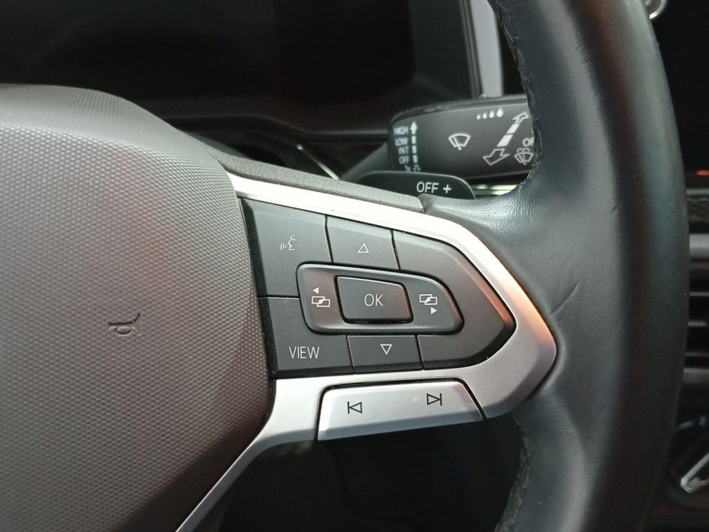 VOLKSWAGEN POLO Gasolina 2024 segunda-mano Jaén