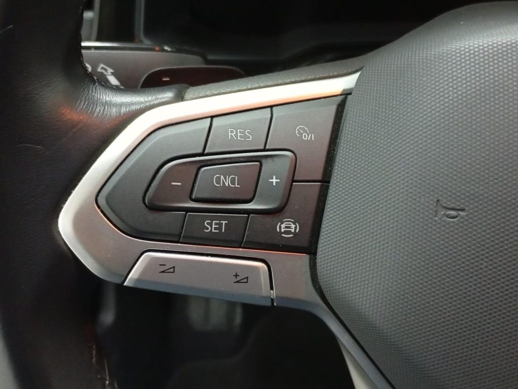 VOLKSWAGEN POLO Gasolina 2024 segunda-mano Jaén