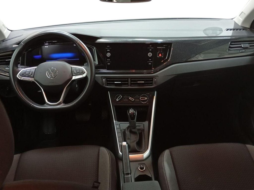 VOLKSWAGEN POLO Gasolina 2024 segunda-mano Jaén