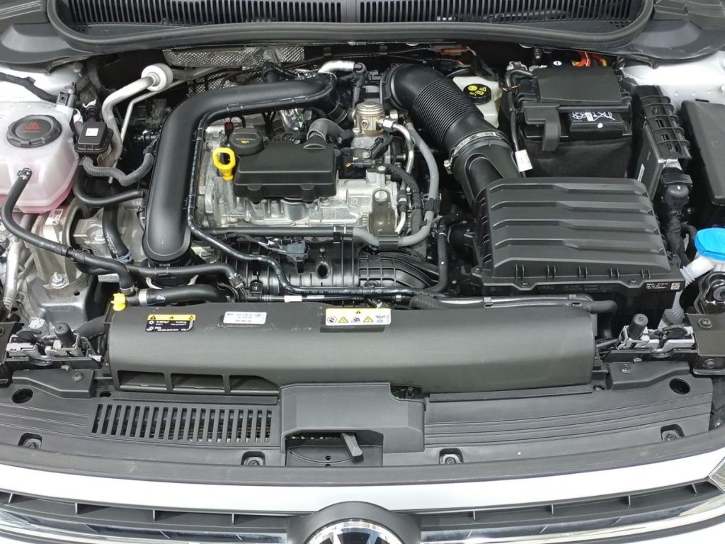 VOLKSWAGEN POLO Gasolina 2024 segunda-mano Jaén