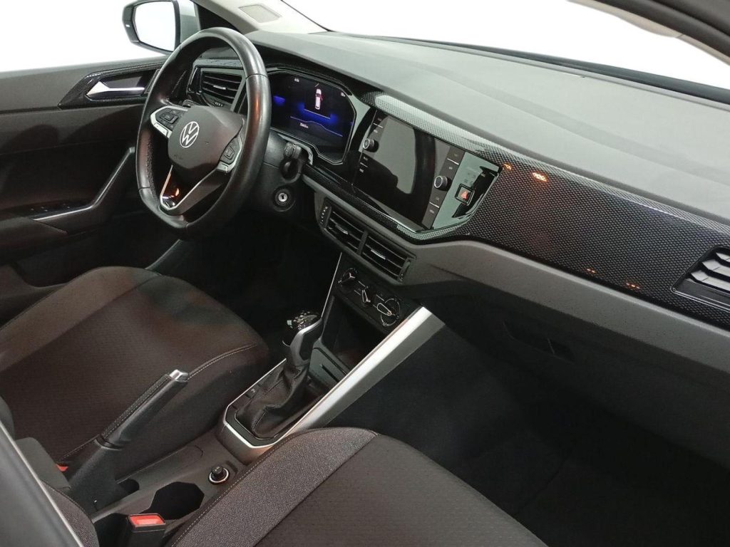 VOLKSWAGEN POLO Gasolina 2024 segunda-mano Jaén