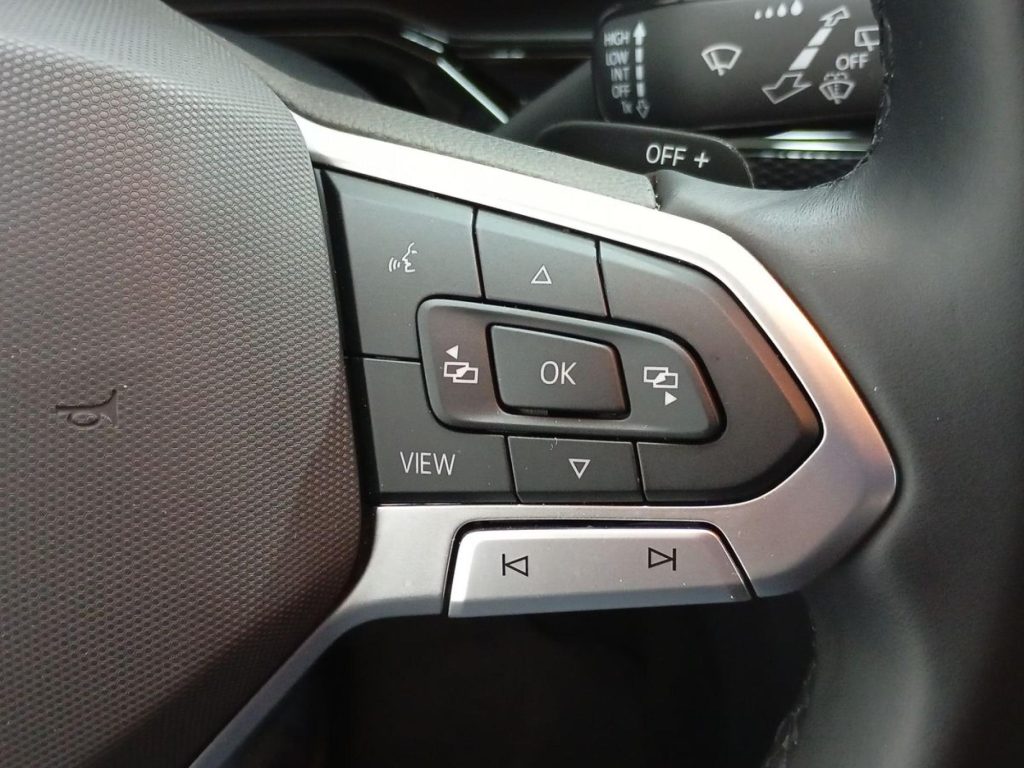 VOLKSWAGEN POLO Gasolina 2024 segunda-mano Jaén