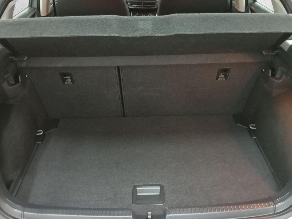 VOLKSWAGEN POLO Gasolina 2024 segunda-mano Jaén