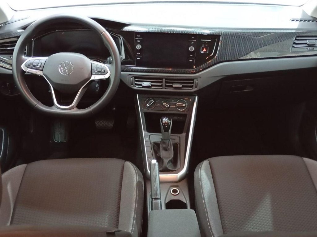 VOLKSWAGEN POLO Gasolina 2024 segunda-mano Jaén