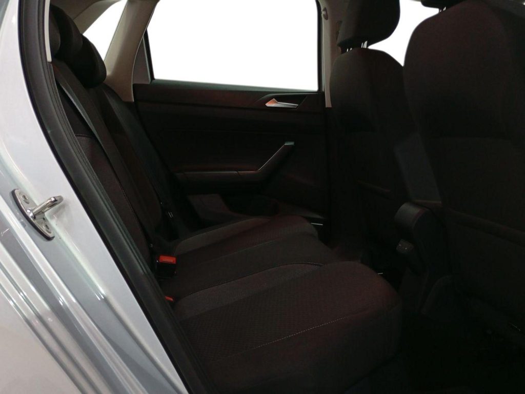 VOLKSWAGEN POLO Gasolina 2024 segunda-mano Jaén