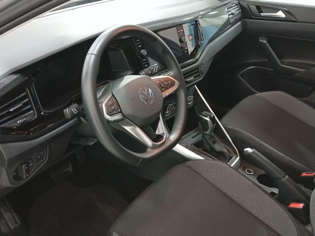 VOLKSWAGEN POLO Gasolina 2024 segunda-mano Jaén