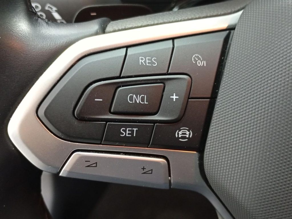 VOLKSWAGEN POLO Gasolina 2024 segunda-mano Jaén
