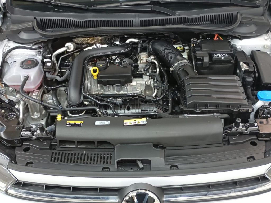 VOLKSWAGEN POLO Gasolina 2024 segunda-mano Jaén