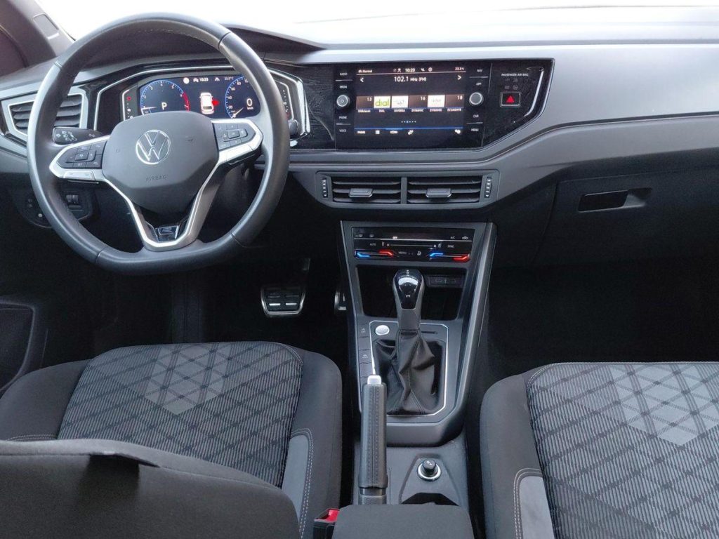 VOLKSWAGEN POLO Gasolina 2025 segunda-mano Jaén