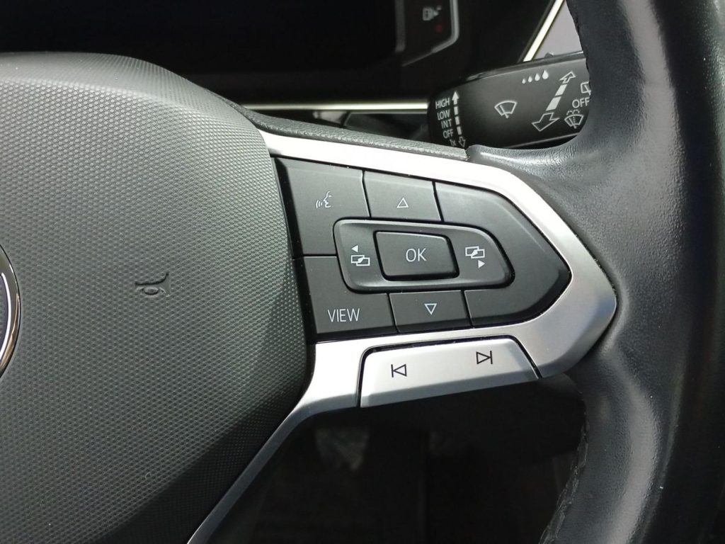 VOLKSWAGEN T-CROSS Gasolina 2022 segunda-mano Jaén