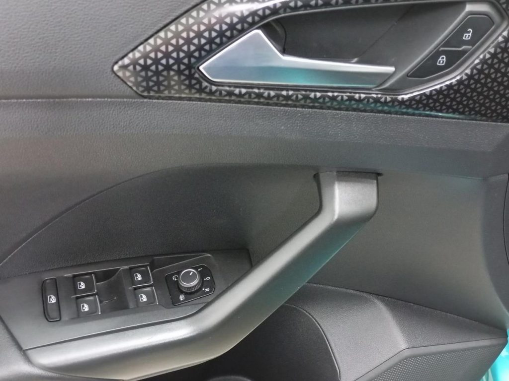 VOLKSWAGEN T-CROSS Gasolina 2022 segunda-mano Jaén