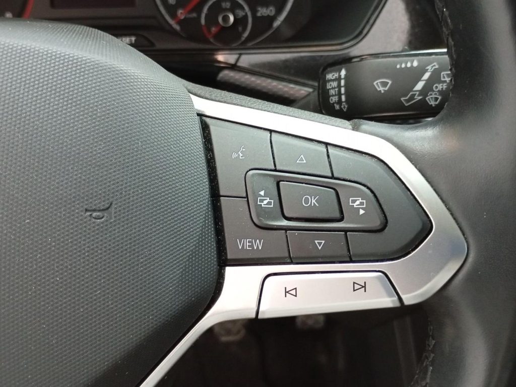 VOLKSWAGEN T-CROSS Gasolina 2022 segunda-mano Jaén