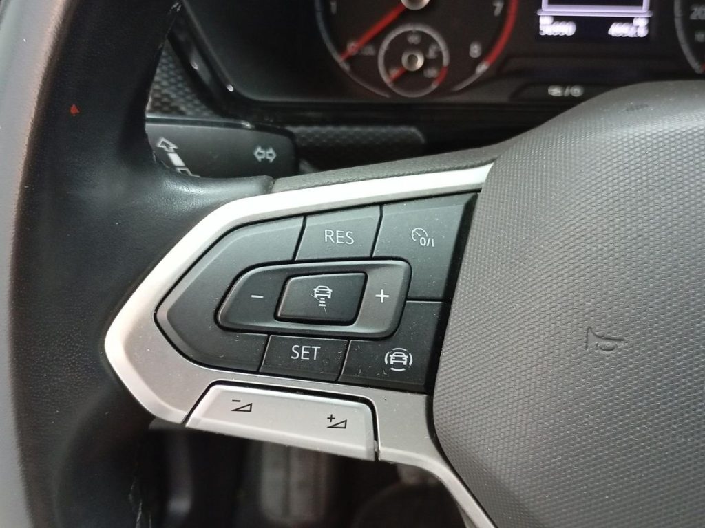 VOLKSWAGEN T-CROSS Gasolina 2022 segunda-mano Jaén