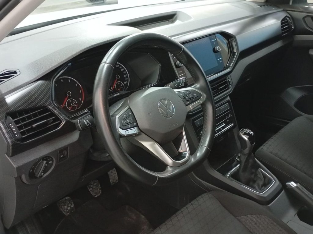 VOLKSWAGEN T-CROSS Gasolina 2022 segunda-mano Jaén