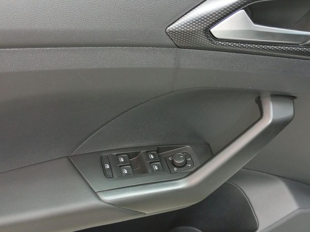VOLKSWAGEN T-CROSS Gasolina 2022 segunda-mano Jaén