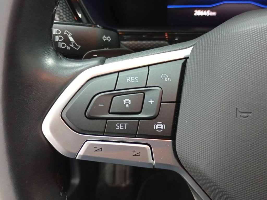VOLKSWAGEN T-CROSS Gasolina 2023 segunda-mano Granada