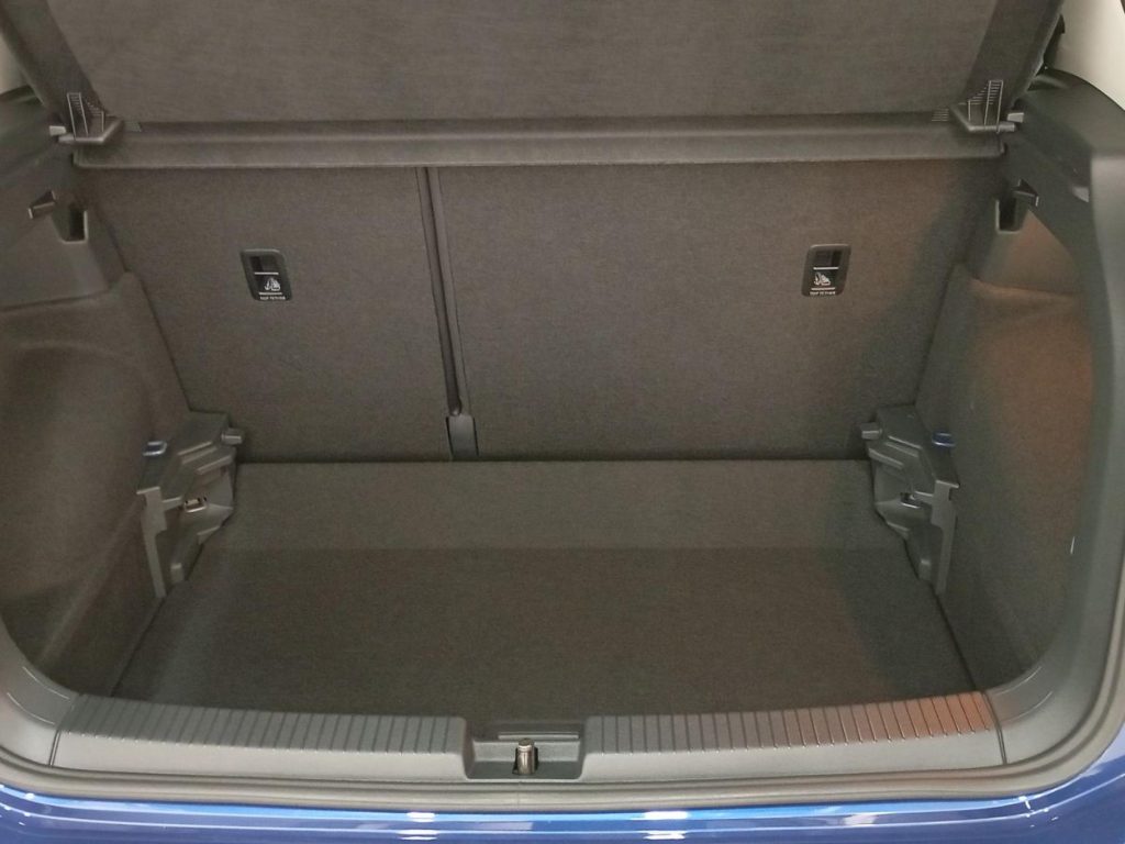 VOLKSWAGEN T-CROSS Gasolina 2023 segunda-mano Granada