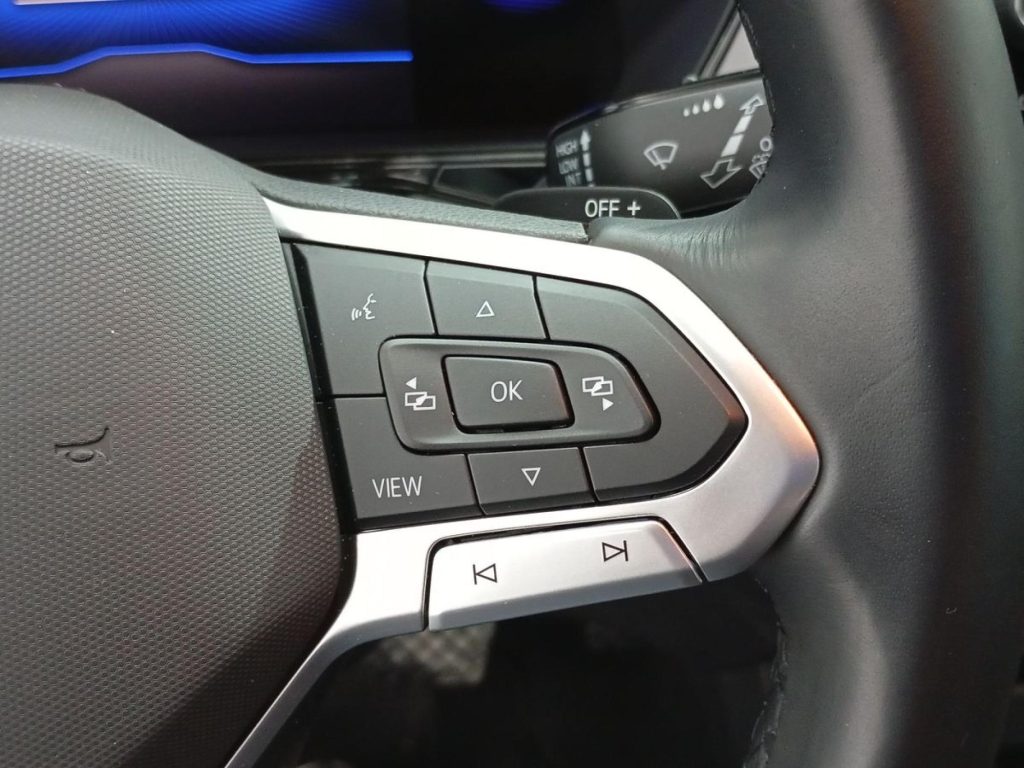 VOLKSWAGEN T-CROSS Gasolina 2023 segunda-mano Granada