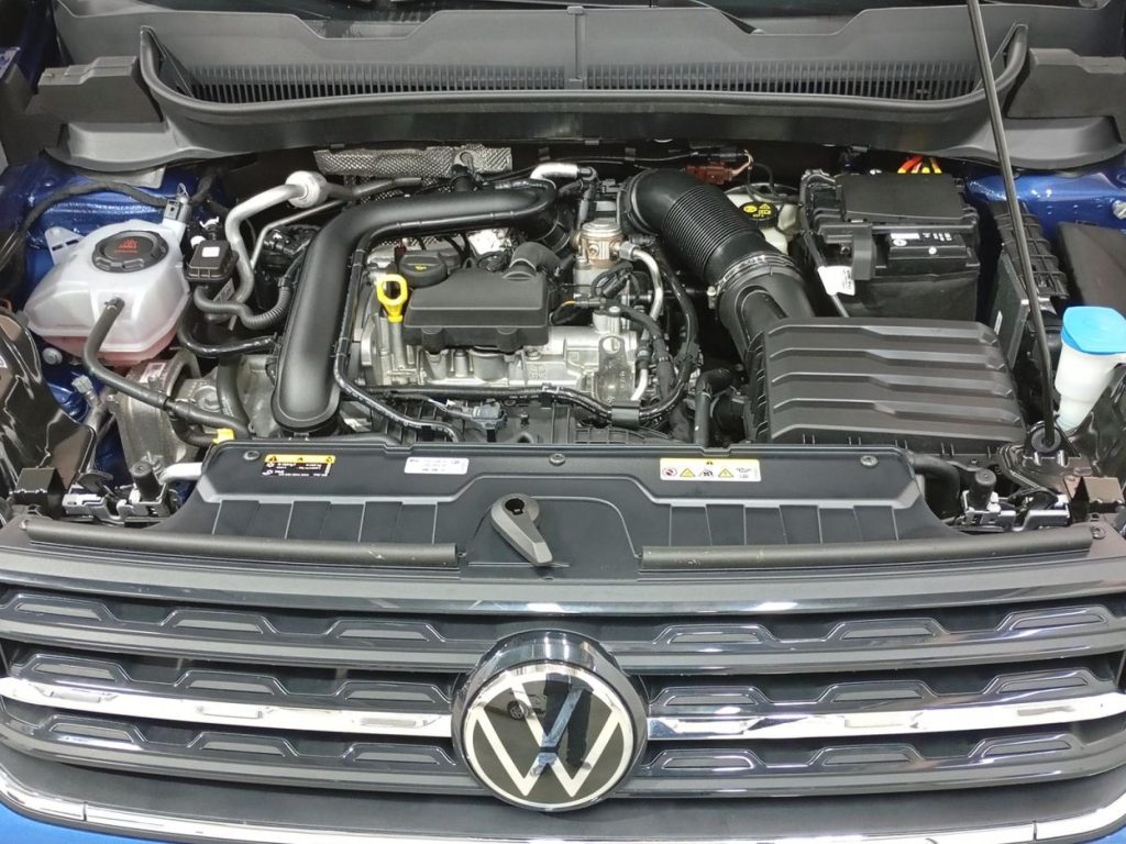 VOLKSWAGEN T-CROSS Gasolina 2023 segunda-mano Granada