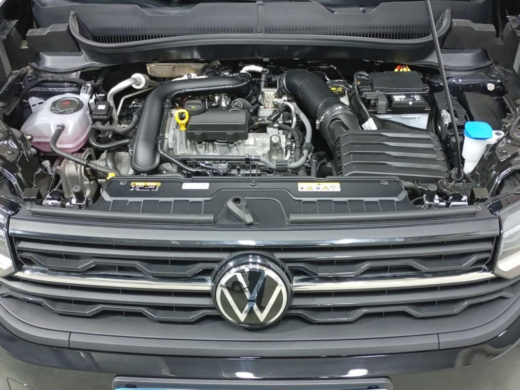 VOLKSWAGEN T-CROSS Gasolina 2024 segunda-mano Jaén