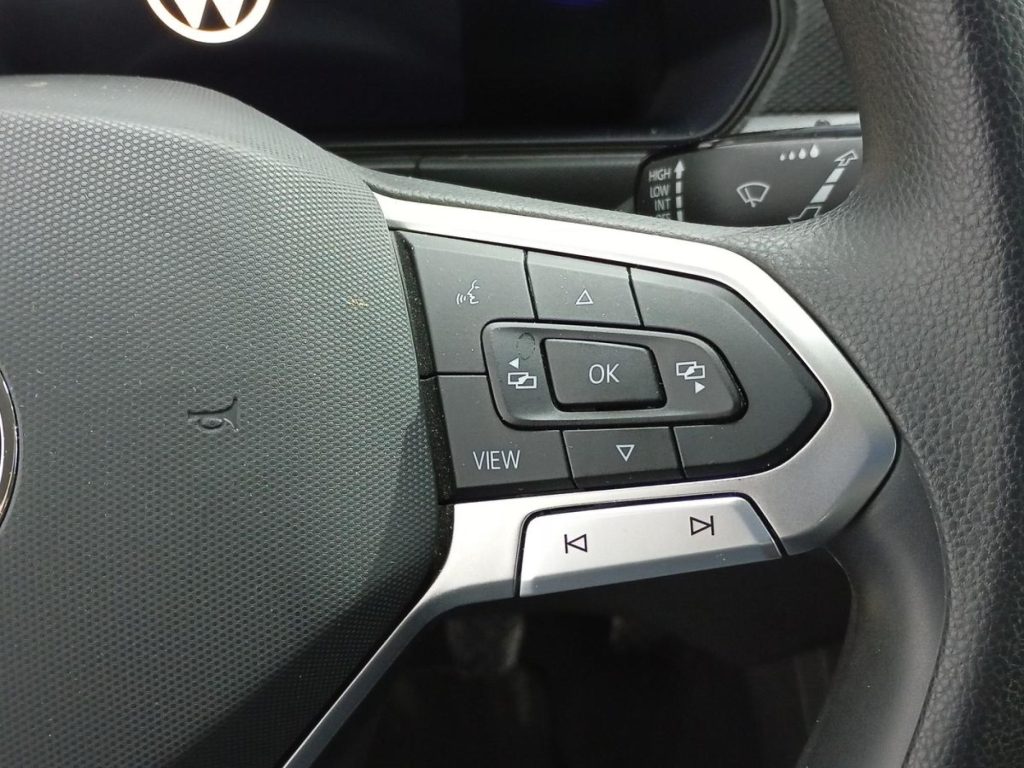 VOLKSWAGEN T-CROSS Gasolina 2024 segunda-mano Jaén