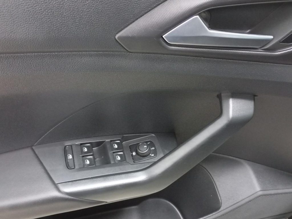 VOLKSWAGEN T-CROSS Gasolina 2024 segunda-mano Jaén