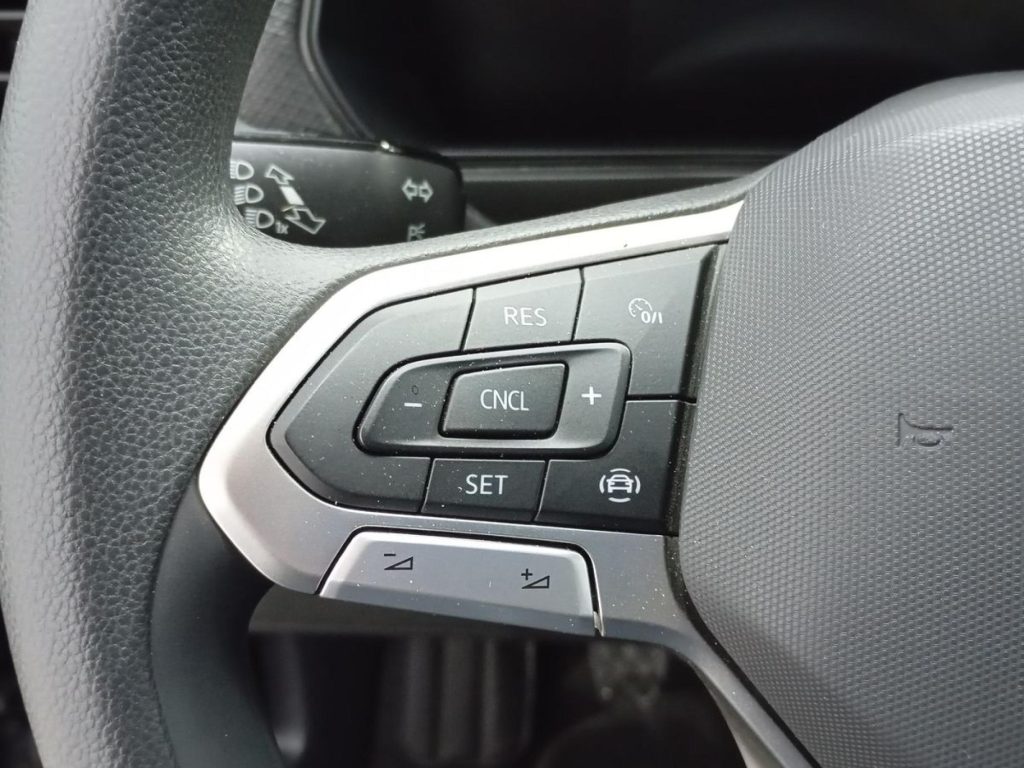 VOLKSWAGEN T-CROSS Gasolina 2024 segunda-mano Jaén