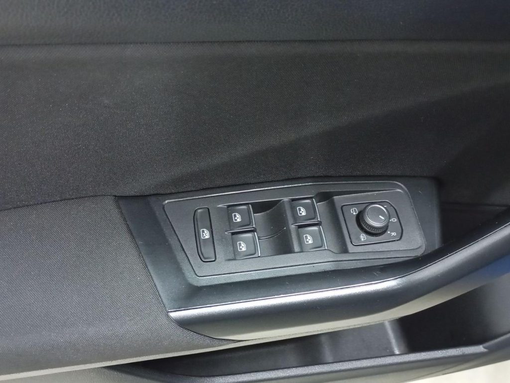 VOLKSWAGEN T-ROC Diesel 2021 segunda-mano Granada