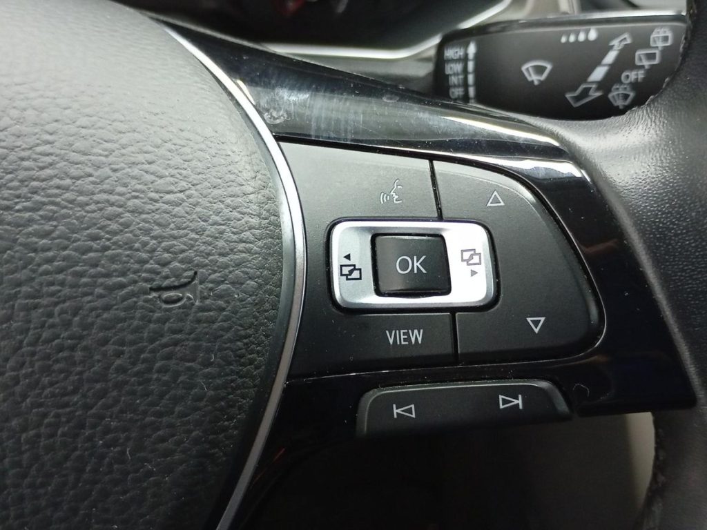 VOLKSWAGEN T-ROC Diesel 2021 segunda-mano Granada