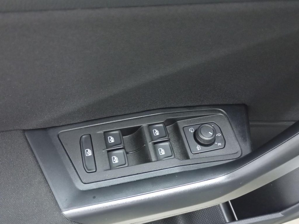 VOLKSWAGEN T-ROC Diesel 2023 segunda-mano Jaén