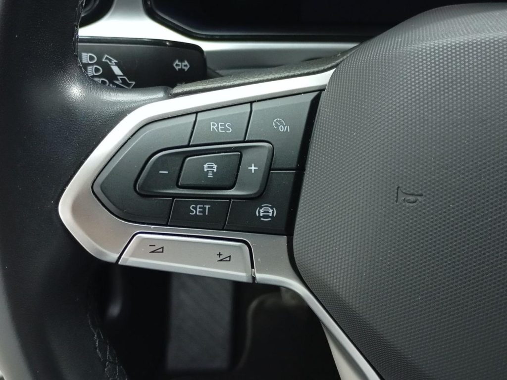 VOLKSWAGEN T-ROC Diesel 2023 segunda-mano Jaén