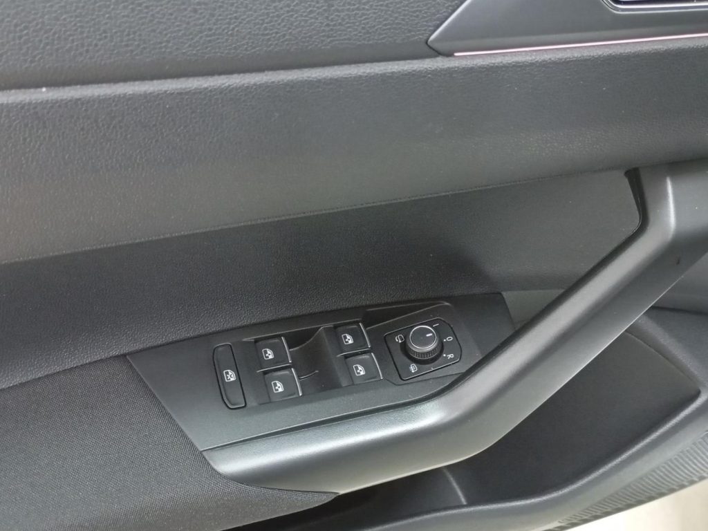 VOLKSWAGEN TAIGO Gasolina 2022 segunda-mano Jaén