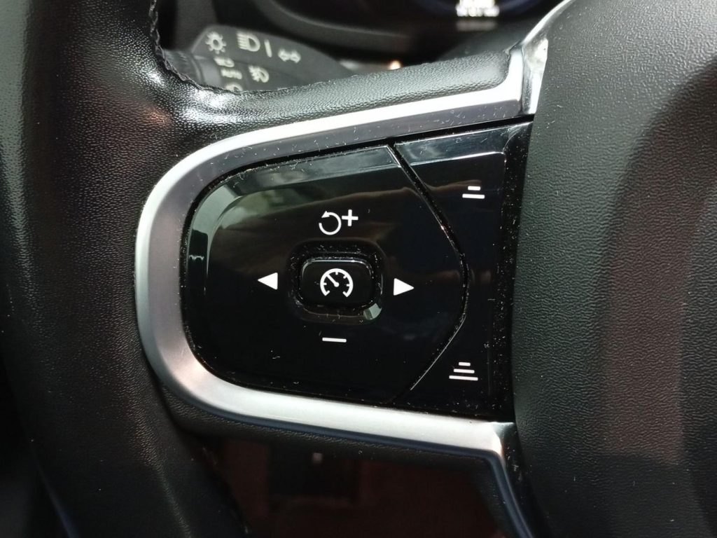 VOLVO V60 CROSS COUNTRY Hibrido 2022 segunda-mano Jaén
