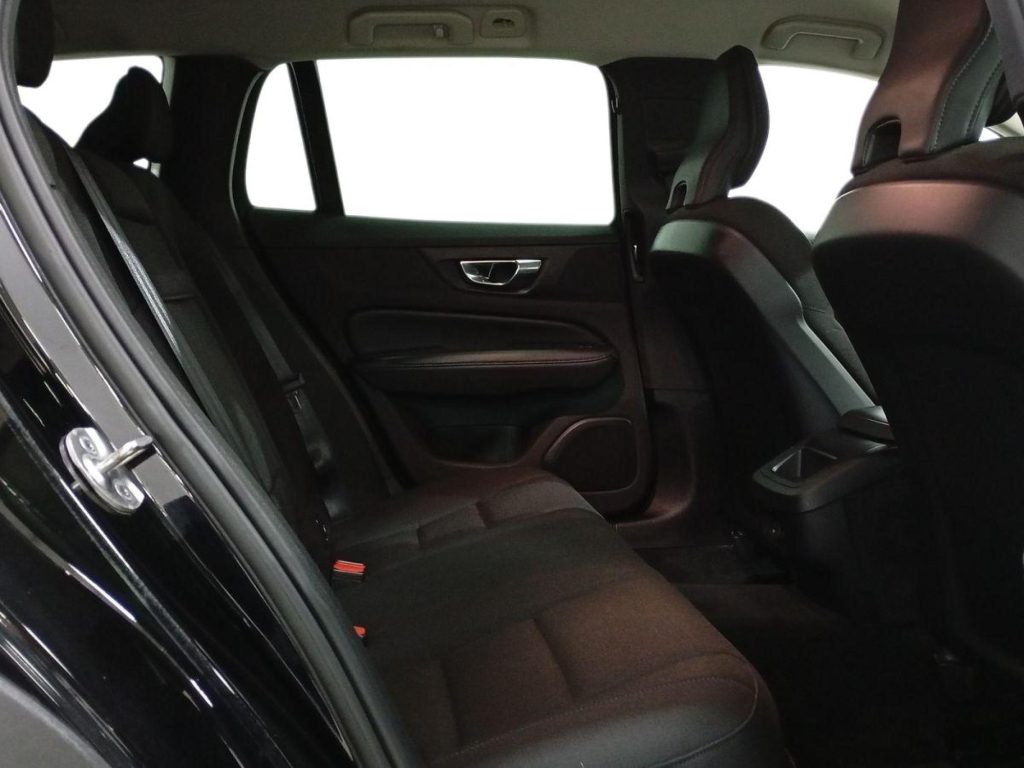 VOLVO V60 CROSS COUNTRY Hibrido 2022 segunda-mano Jaén