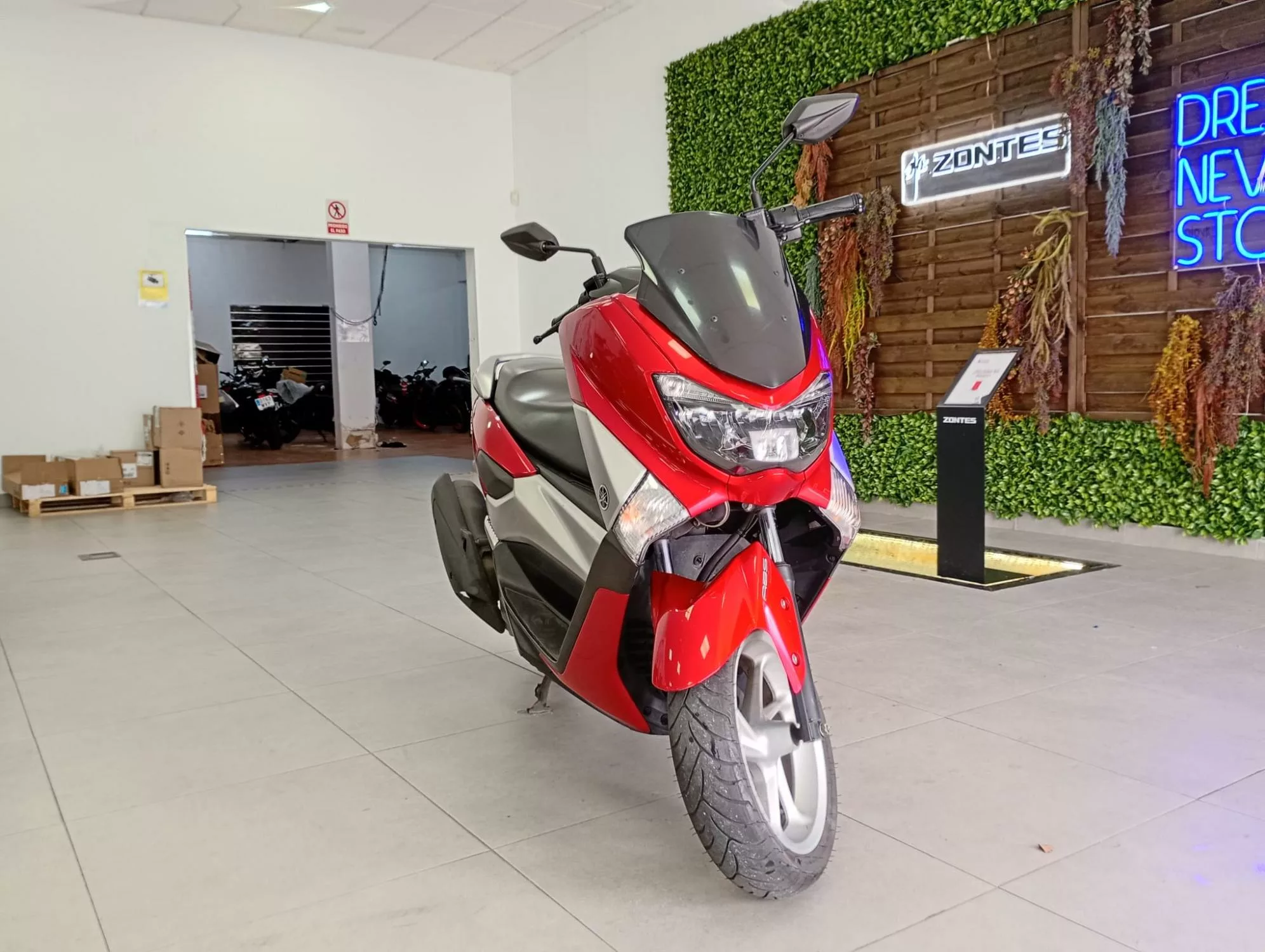 YAMAHA NMAX GPD 125 A 9 YAMAHA NMAX Gasolina 2015 segunda-mano Granada