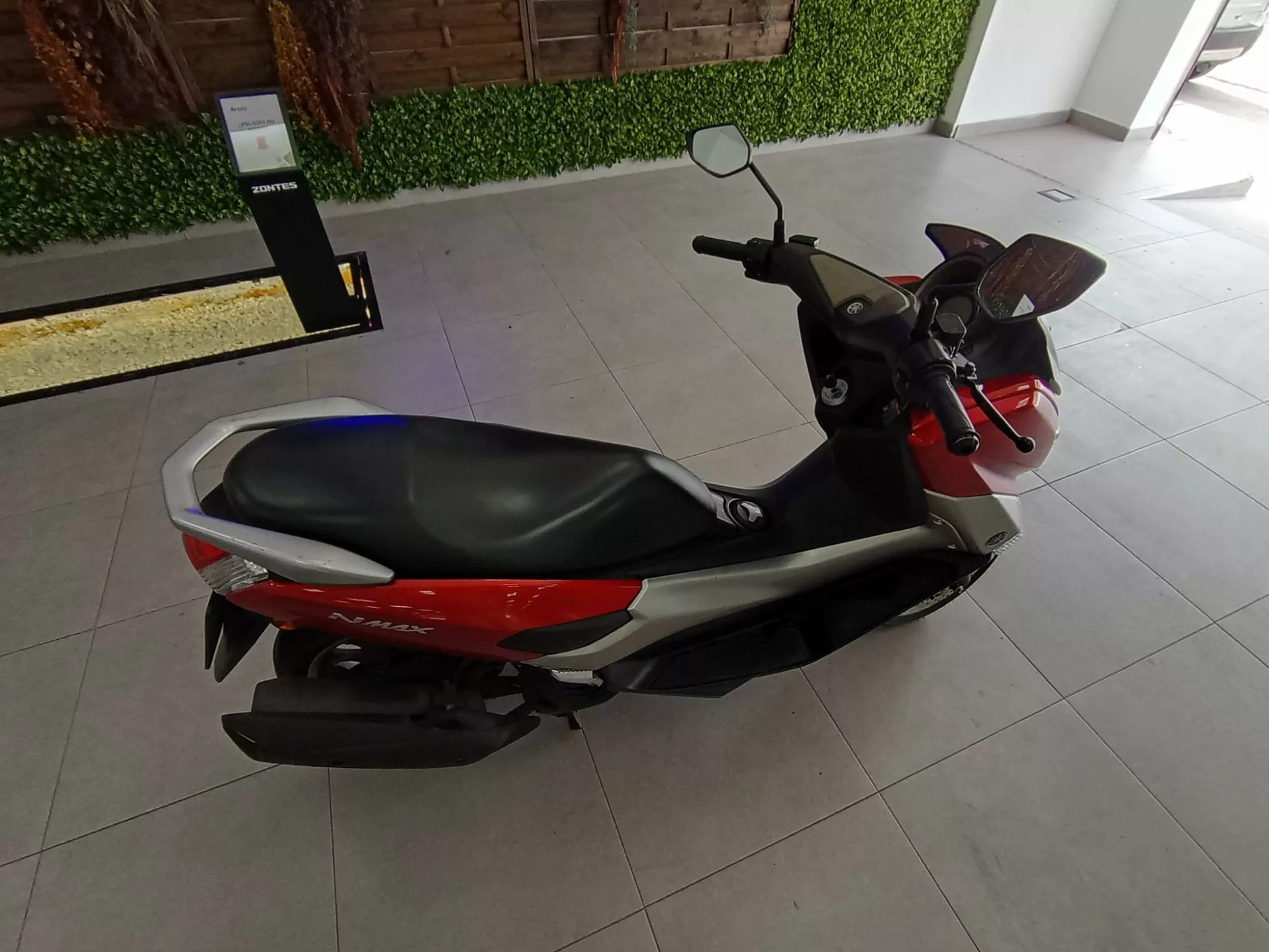 YAMAHA NMAX GPD 125 A 10 YAMAHA NMAX Gasolina 2015 segunda-mano Granada